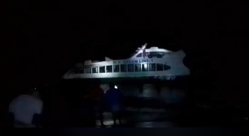 সেন্টমার্টিন থেকে ফেরার পথে পর্যটকবাহী জাহাজ বিকল, আটকা ৭১ যাত্রী